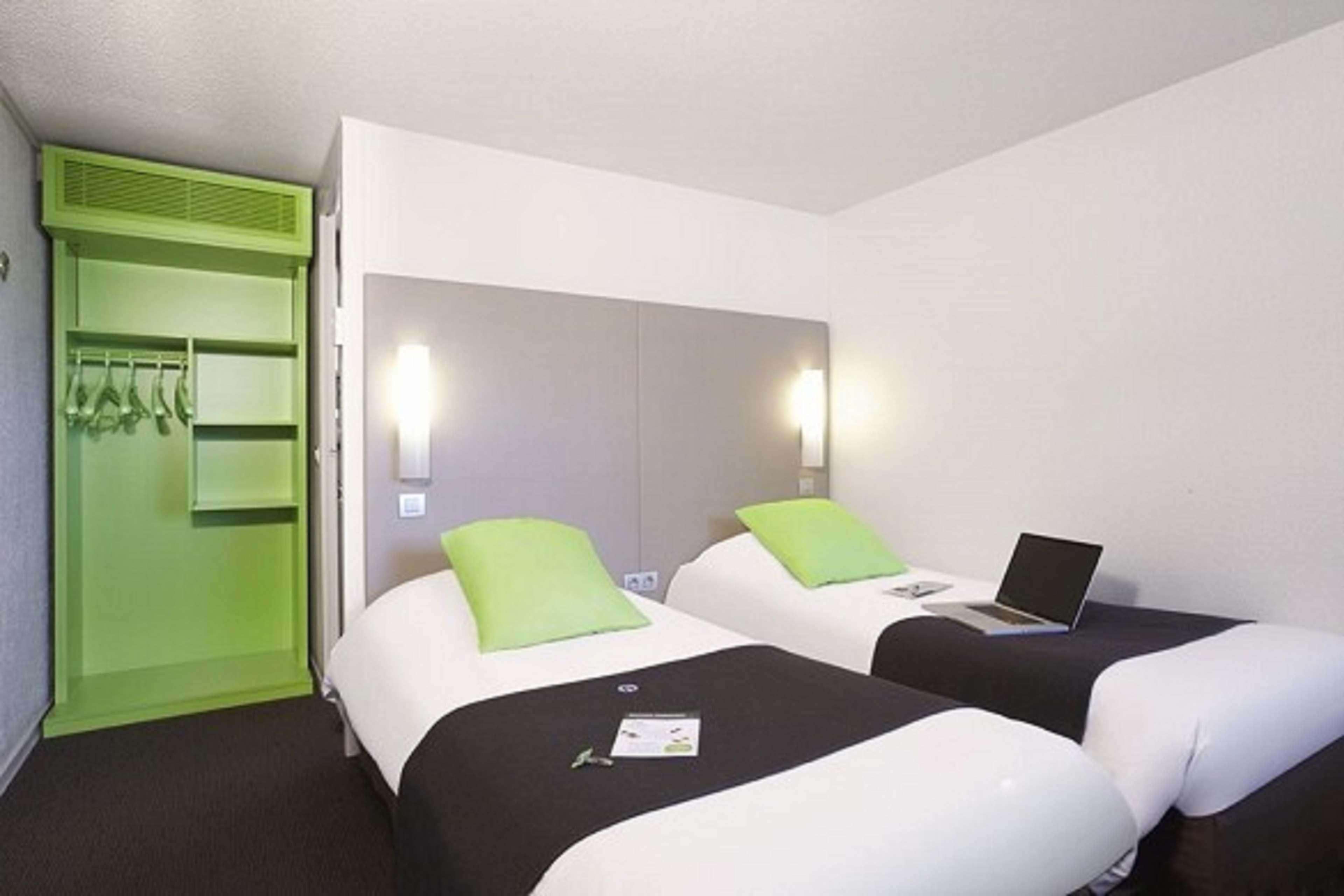 Hotel Campanile Lille - Seclin Exterior foto
