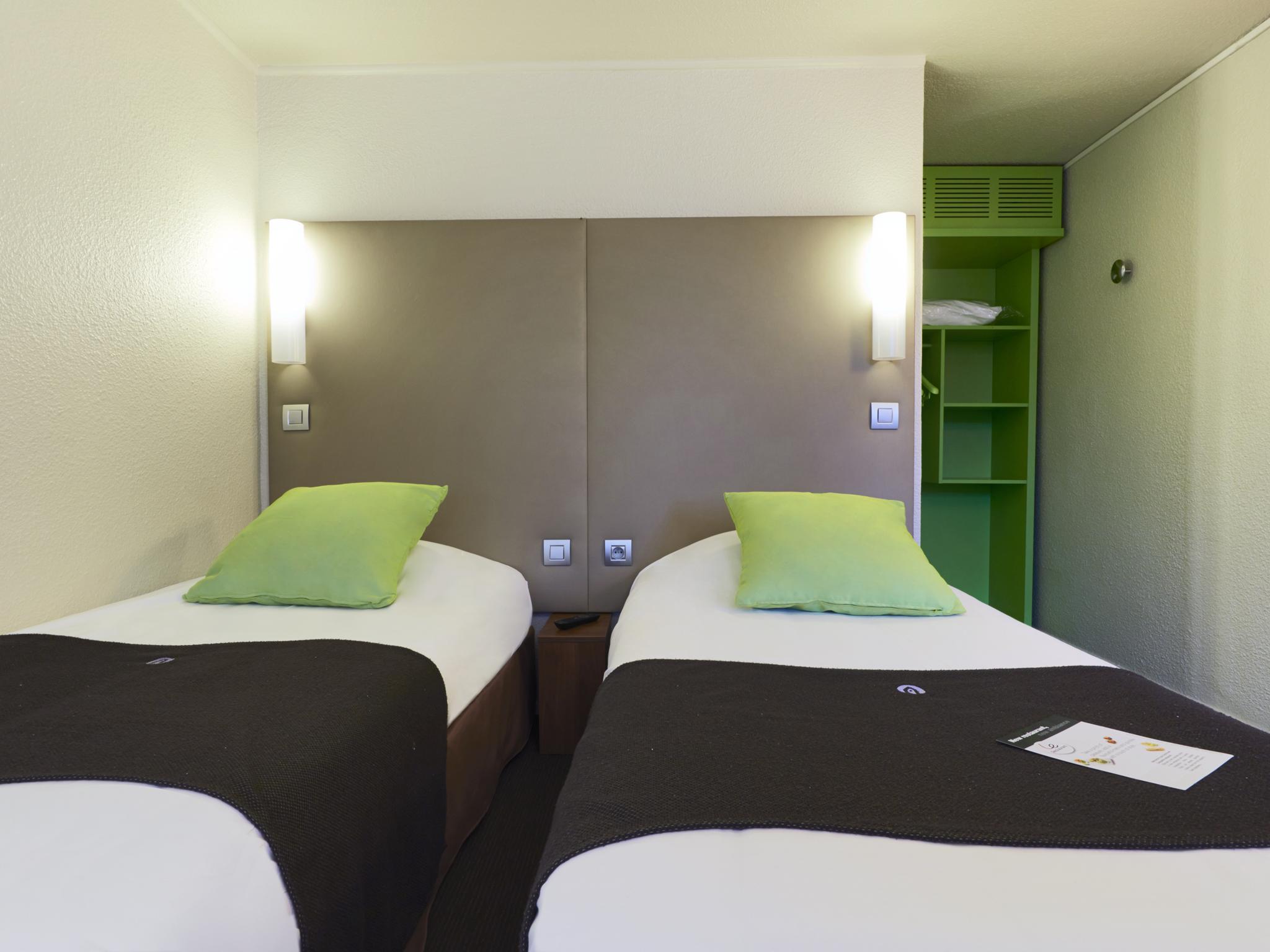 Hotel Campanile Lille - Seclin Exterior foto
