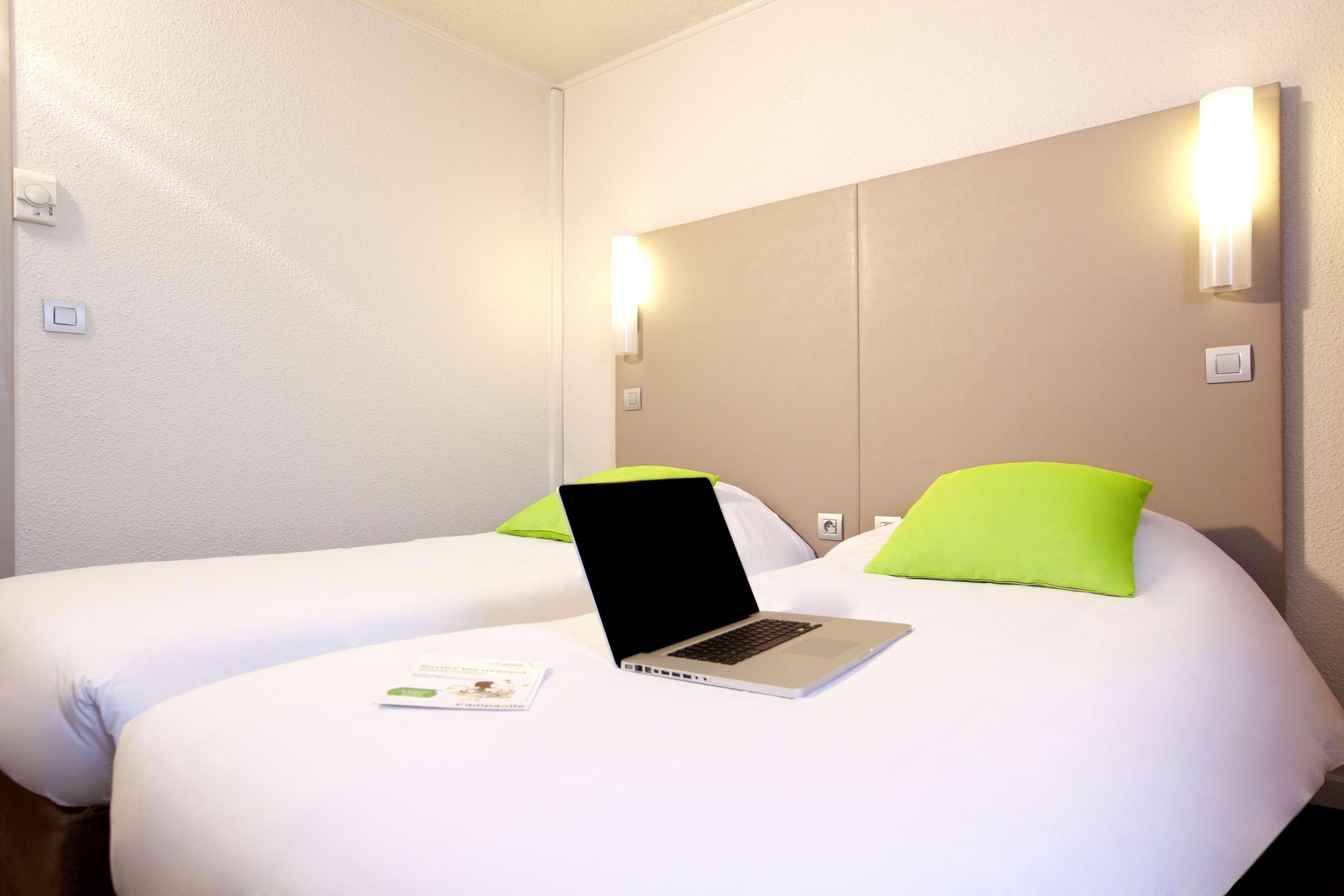 Hotel Campanile Lille - Seclin Exterior foto