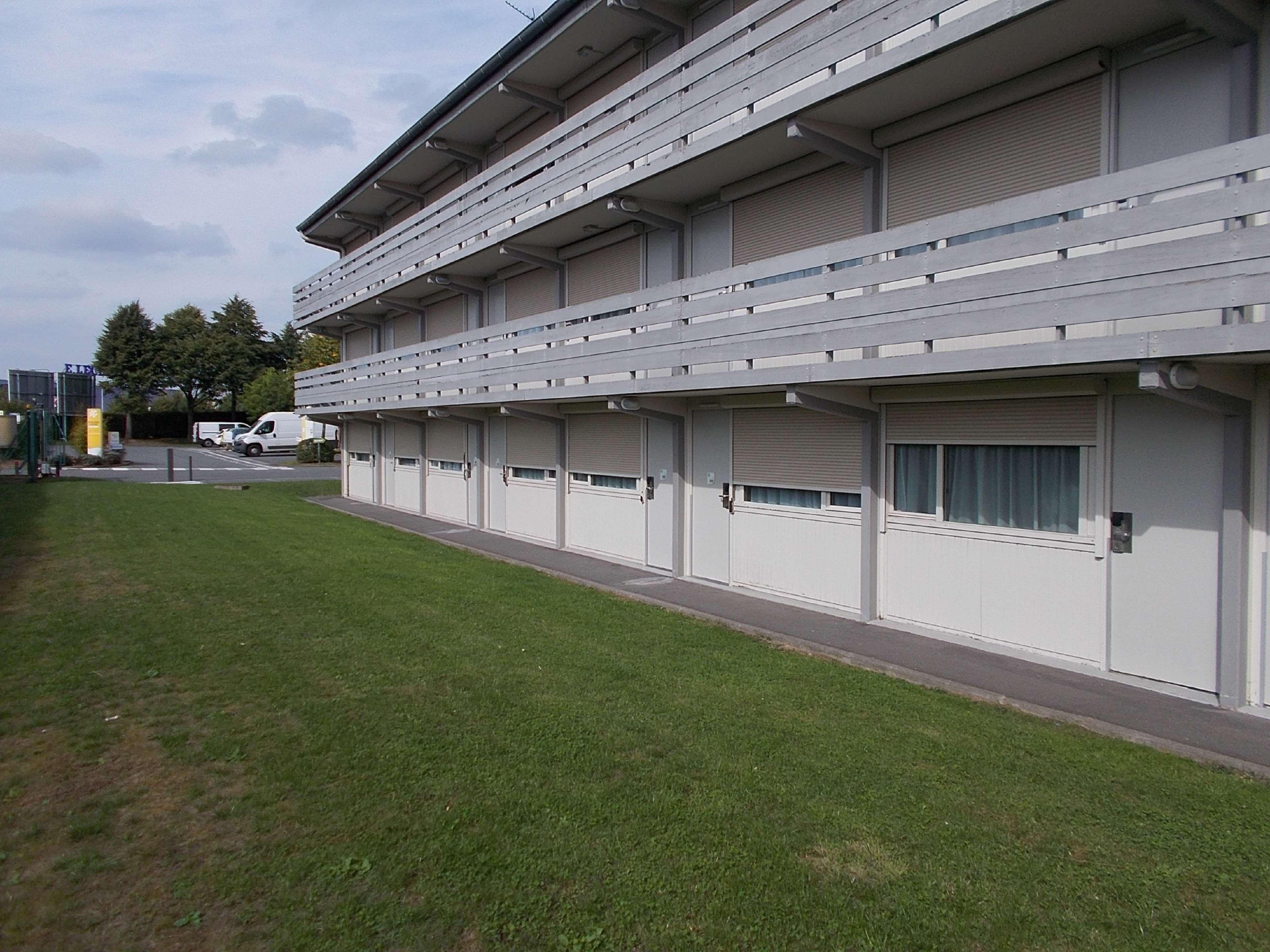 Hotel Campanile Lille - Seclin Exterior foto